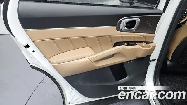Kia Sorento 2023 — ფოტო 22/34