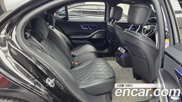 Mercedes-Benz S-Class 2023 — Photo 11/33