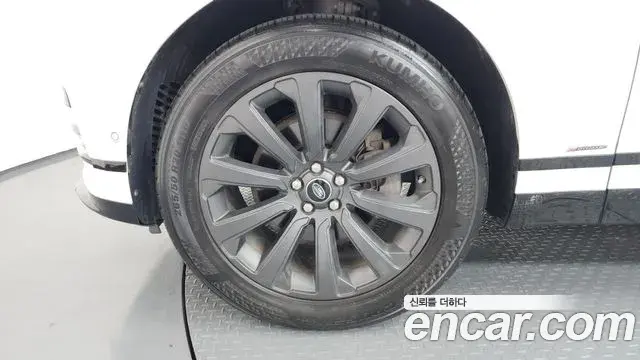 Land Rover Range Rover Velar 2018 — Şəkil 34/40