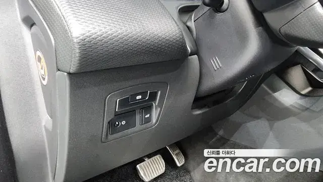 Land Rover Range Rover Velar 2018 — Şəkil 39/40