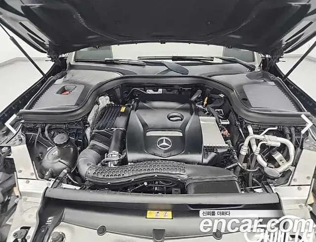 Mercedes-Benz GLC-Class 2019 — Photo 17/19