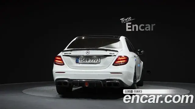 Mercedes-Benz E-Class 2019 — Photo 8/20
