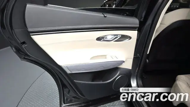 Genesis GV70 2023 — Photo 9/35