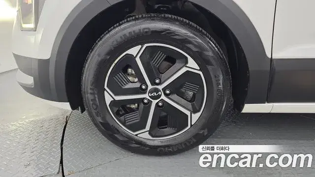 Kia Niro 2022 — ფოტო 3/35