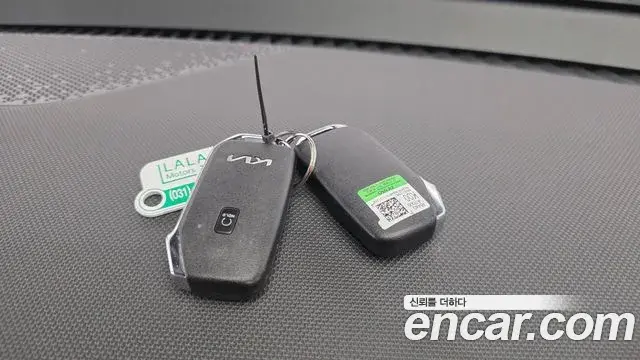 Kia Niro 2022 — ფოტო 26/35