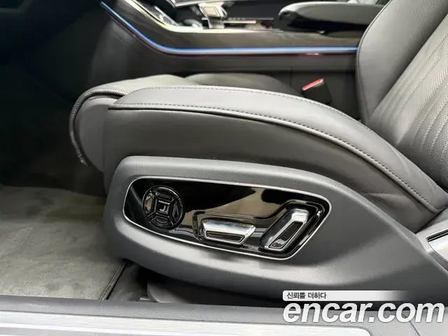 Audi A8 2023 — ფოტო 14/20