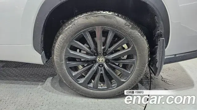 Toyota Highlander 2023 — Photo 5/20