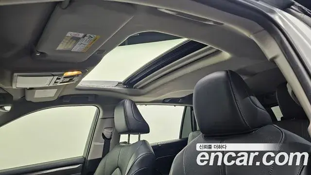 Toyota Highlander 2023 — Photo 19/20