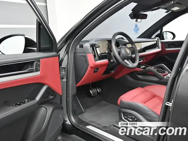 Porsche Cayenne 2025 — Photo 17/20