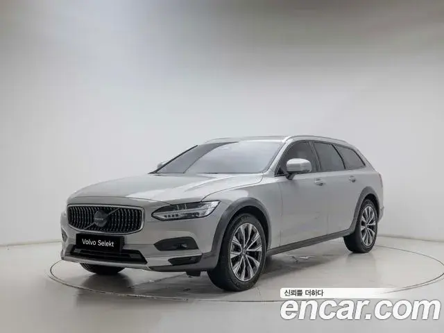 Volvo V90 Cross Country 2023 — ფოტო 1/19