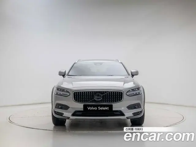 Volvo V90 Cross Country 2023 — ფოტო 17/19