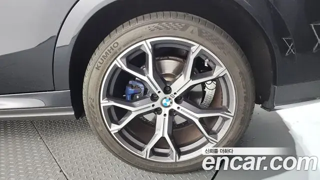 BMW X6 2022 — Photo 28/34