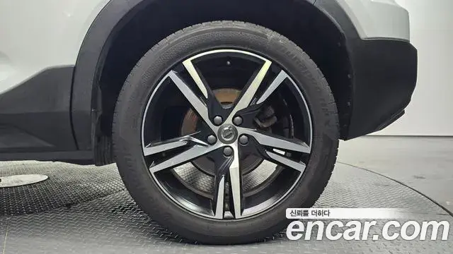 Volvo XC40 2021 — Şəkil 4/30