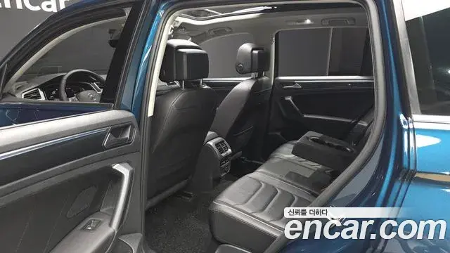 Volkswagen Tiguan 2023 — Фото 10/20