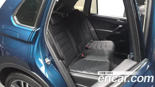 Volkswagen Tiguan 2023 — Фото 11/20