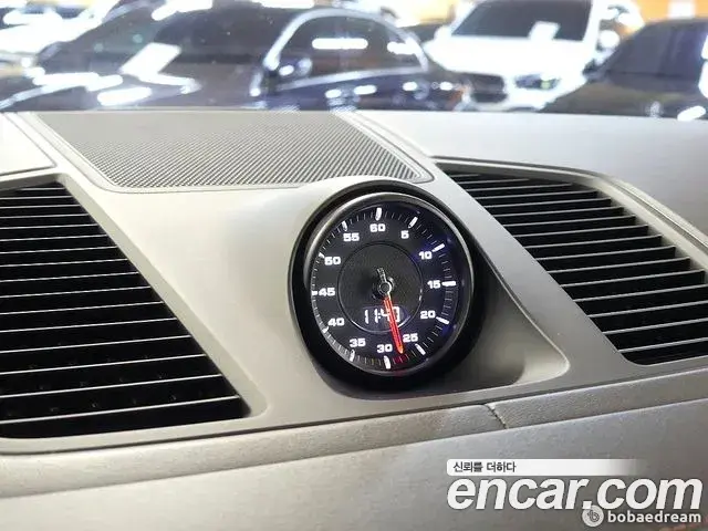 Porsche Cayenne 2019 — ფოტო 18/20