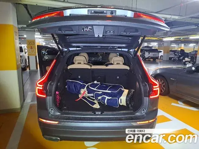 Volvo XC60 2019 — ფოტო 17/20