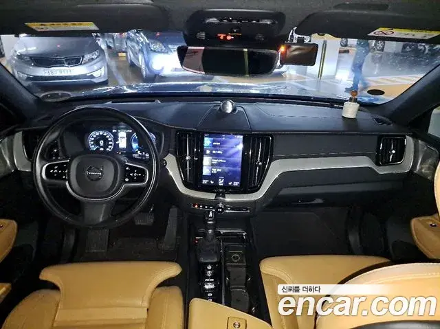 Volvo XC60 2019 — ფოტო 6/20