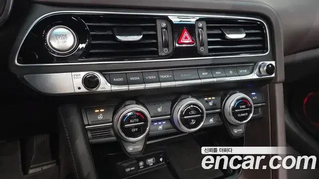 Genesis G70 2018 — Photo 25/35
