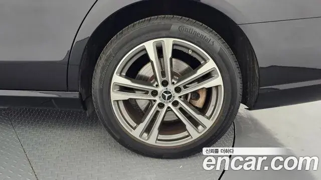 Mercedes-Benz E-Class 2022 — ფოტო 12/34