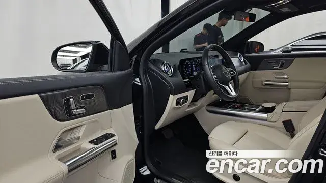 Mercedes-Benz GLA-Class 2021 — Фото 10/20