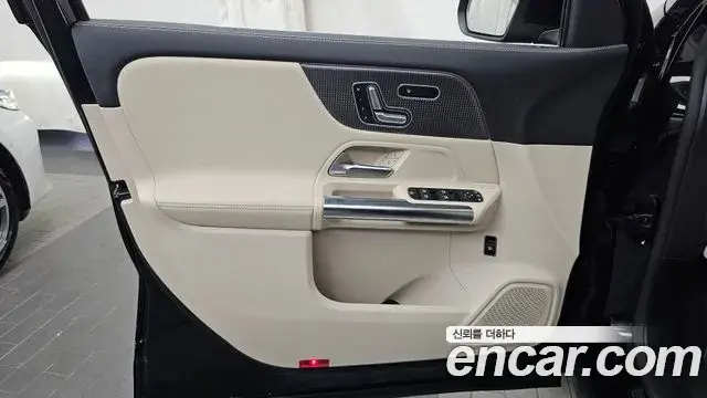 Mercedes-Benz GLA-Class 2021 — Photo 15/32