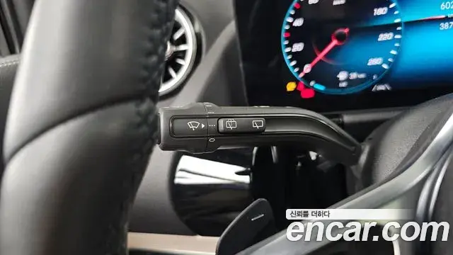 Mercedes-Benz GLA-Class 2021 — Photo 17/32