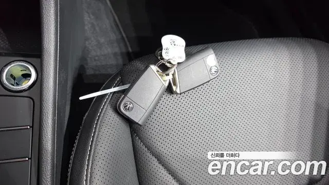 Volkswagen Jetta 2021 — Photo 1/35