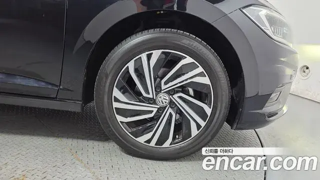 Volkswagen Jetta 2021 — Photo 10/35