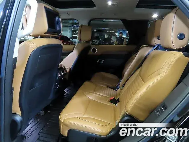 Land Rover Discovery 5 2018 — ფოტო 15/20