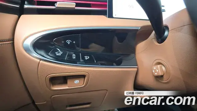Genesis GV70 2024 — ფოტო 32/33