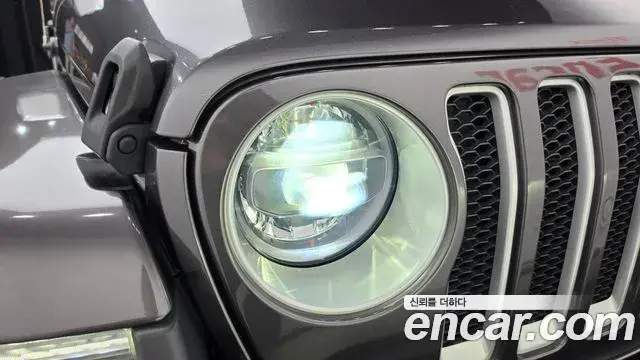Jeep Wrangler 2021 — Photo 17/29