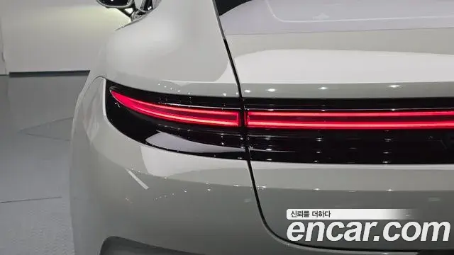 Porsche Panamera 2025 — ფოტო 37/39