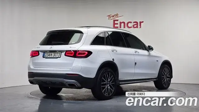 Mercedes-Benz GLC-Class 2021 — Photo 2/20