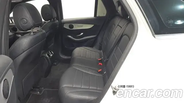 Mercedes-Benz GLC-Class 2021 — Photo 12/20