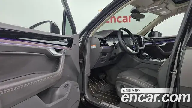 Volkswagen Touareg 2023 — Photo 37/37