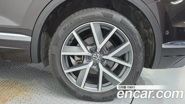 Volkswagen Touareg 2023 — Photo 23/37