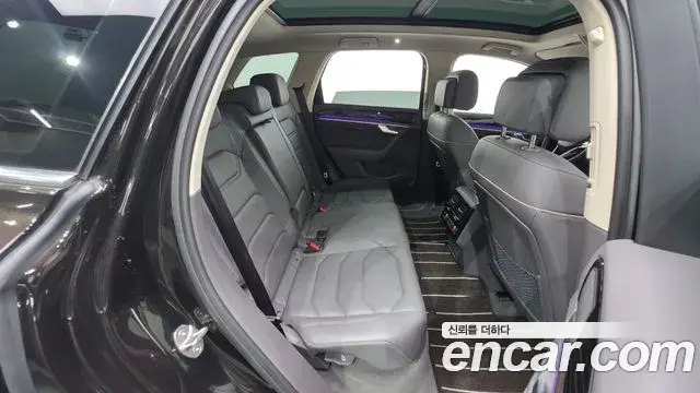 Volkswagen Touareg 2023 — Photo 32/37
