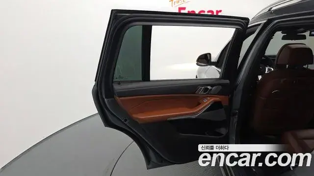 BMW X7 2023 — ფოტო 15/40