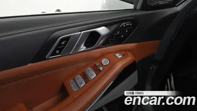 BMW X7 2023 — ფოტო 29/40