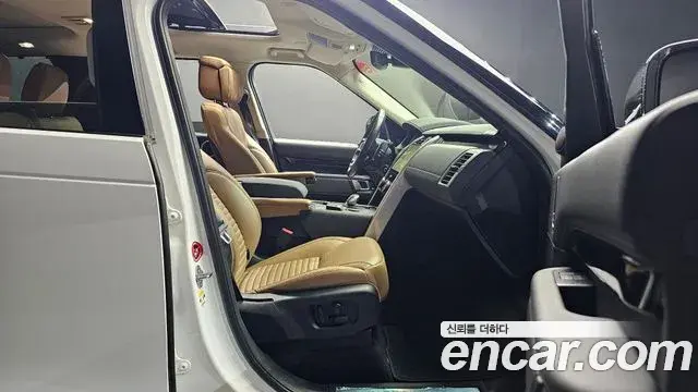 Land Rover Discovery 5 2021 — ფოტო 4/32