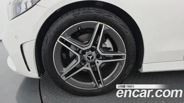 Mercedes-Benz C-Class 2021 — Photo 7/33
