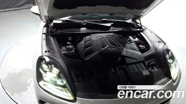 Porsche Cayenne 2020 — ფოტო 1/20