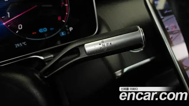 Mercedes-Benz S-Class 2021 — Photo 9/36