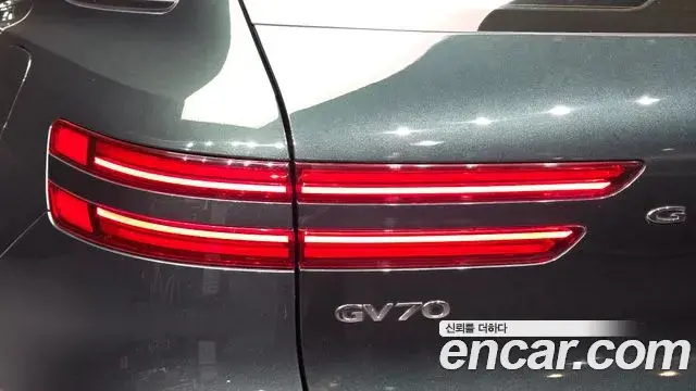 Genesis GV70 2021 — ფოტო 31/34