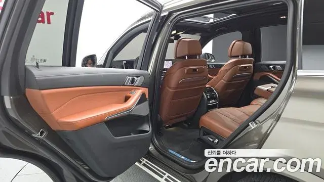 BMW X7 2026 — Şəkil 25/36