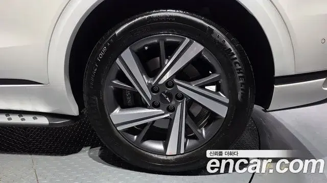 Genesis GV70 2024 — ფოტო 28/30