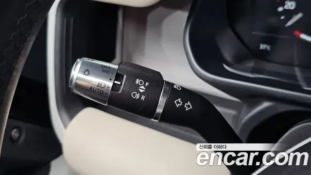 Land Rover Defender 2020 — Photo 19/33