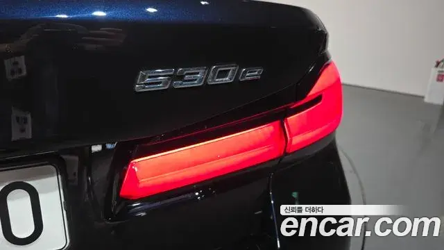 BMW 5 Series 2022 — Şəkil 27/32
