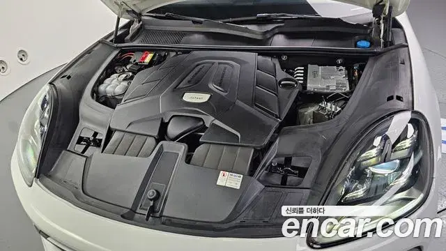 Porsche Cayenne 2019 — ფოტო 4/30